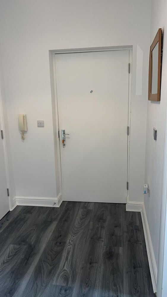 Beautiful 1-bed Apartment in Tipton, photo 22