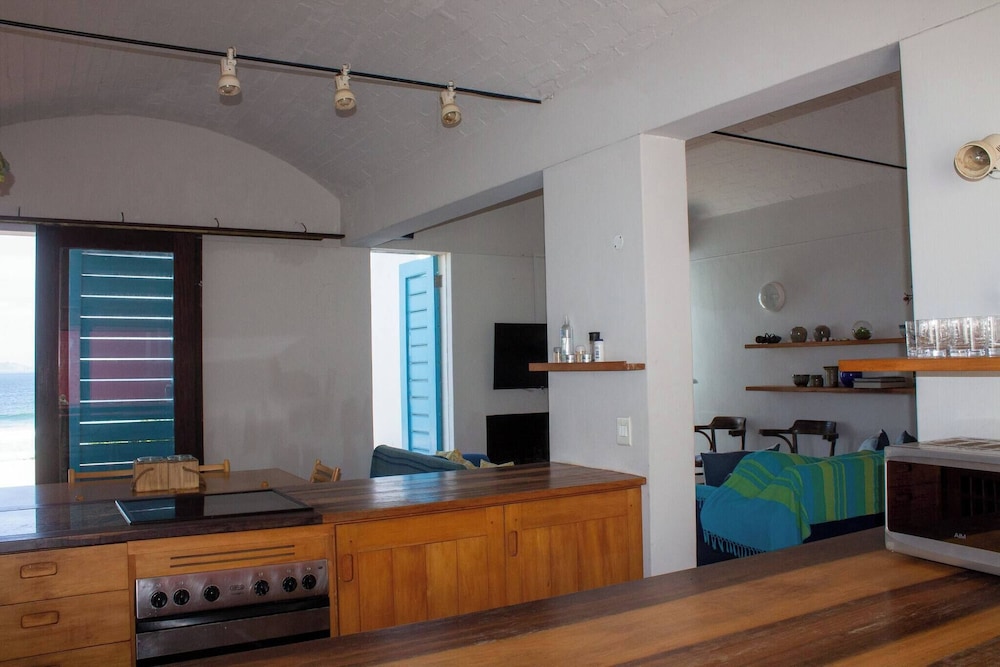 Paradys Oceanfront Submarine-style Holiday Home in Langebaan