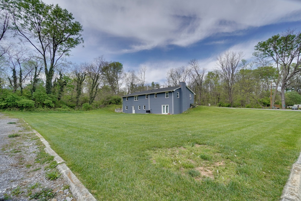 Walk to Stores: Home in Historic Shepherdstown!