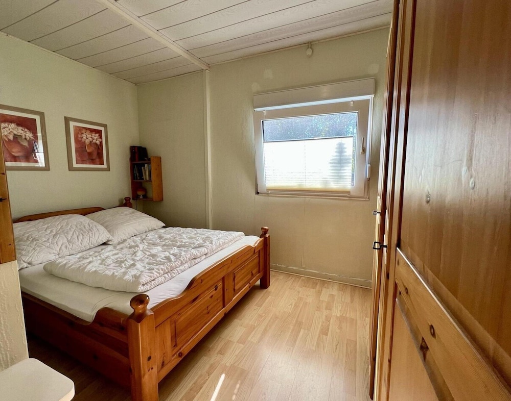 Spacious Bungalow With Garden in Park Eureka