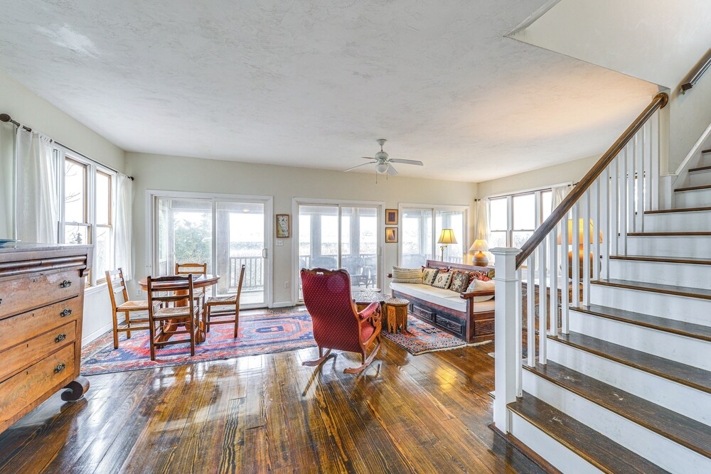 Marshfield Home w/ 4 Decks & Private Beach Access!