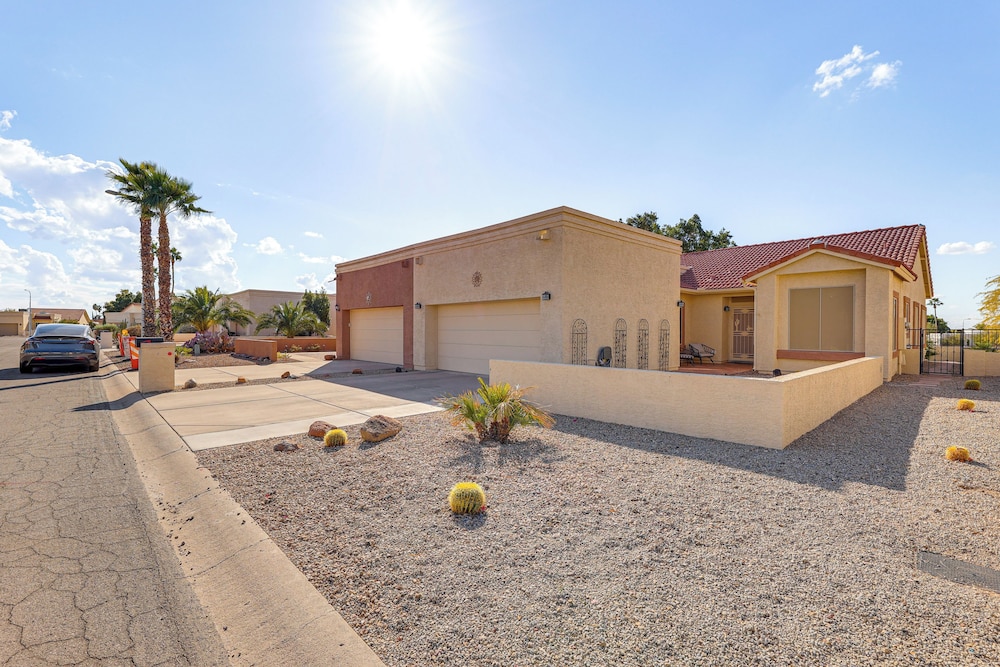Near Lakes & Trails: Mesa Home w/ Golf Course View