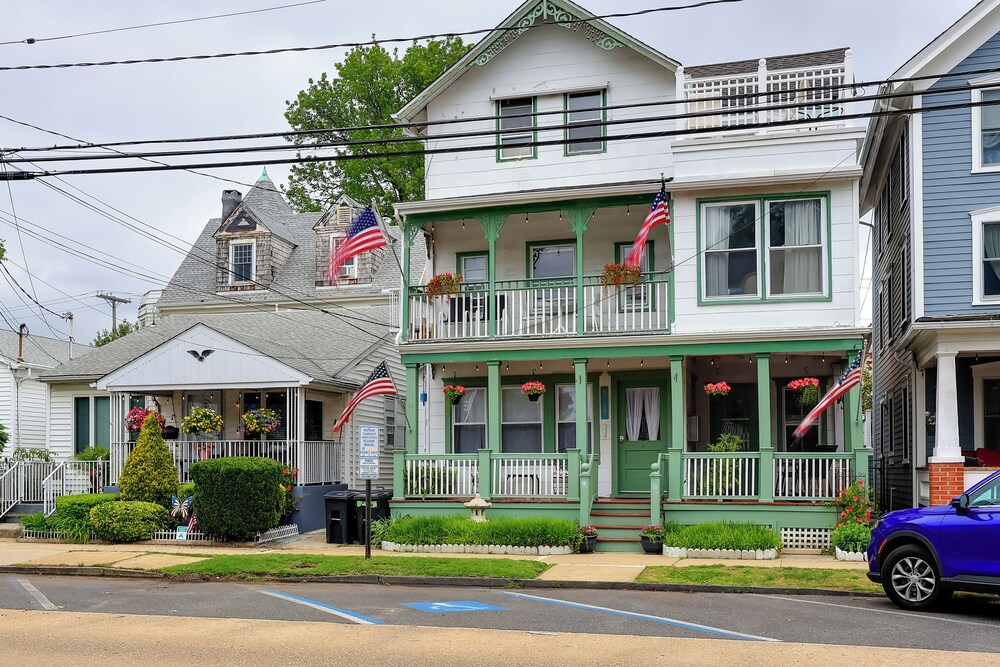5 Blocks to Beach: Apt w/ Balcony in Ocean Grove!