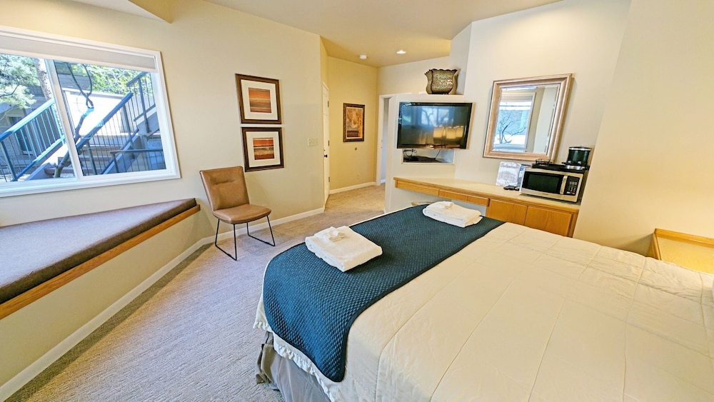 Mt Bachelor Village 328 B 1 Bedroom Condo