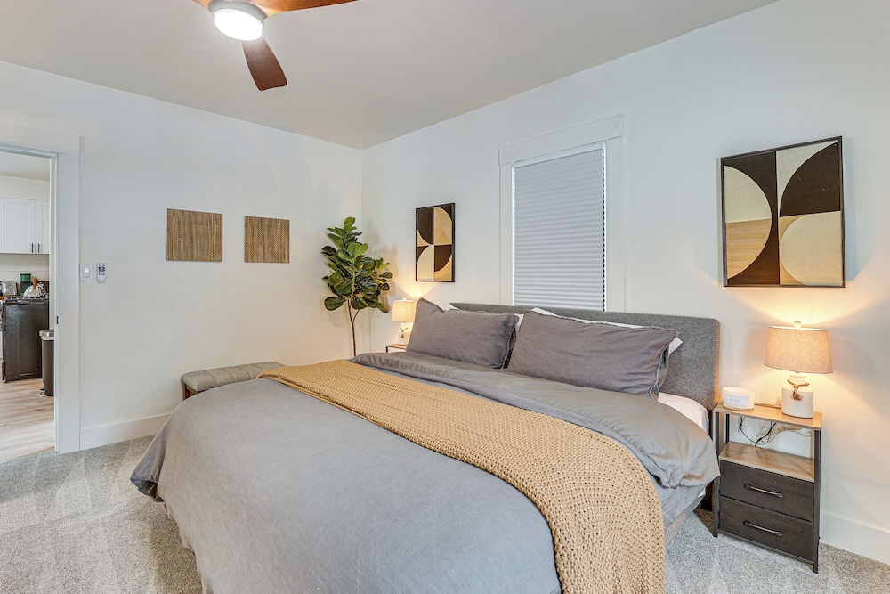 3 Mi to Downtown Youngstown: Updated Apartment