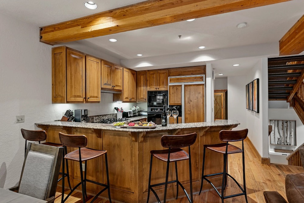 Sterling Lodge at Deer Valley Resort - Three Bedroom Condo with Hot Tub #111 3 Condo
