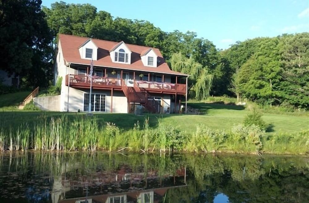 BMI Bed & Breakfast and Oasis