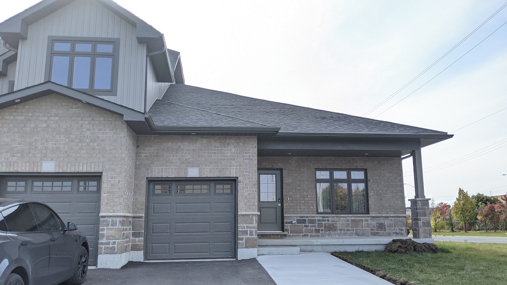 Boardwalk Homes - Executive Townhomes