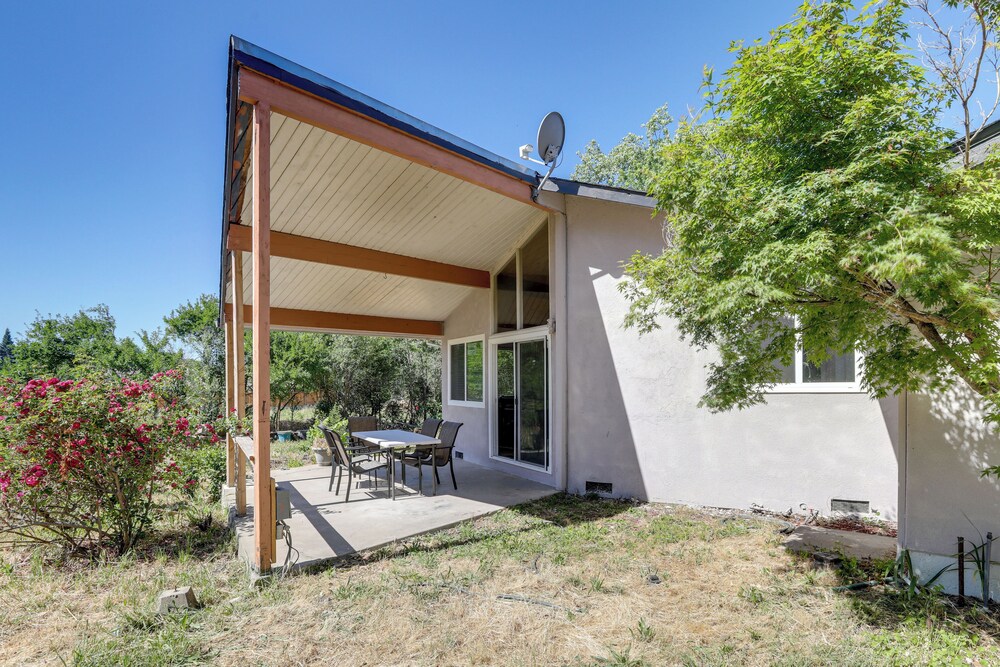 4 Mi to Folsom Lake: Modern Home w/ Patio!