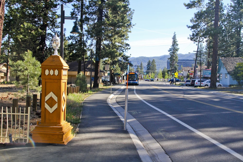 Lake Tahoe Vacations - National 9 Inn - Property Image 16