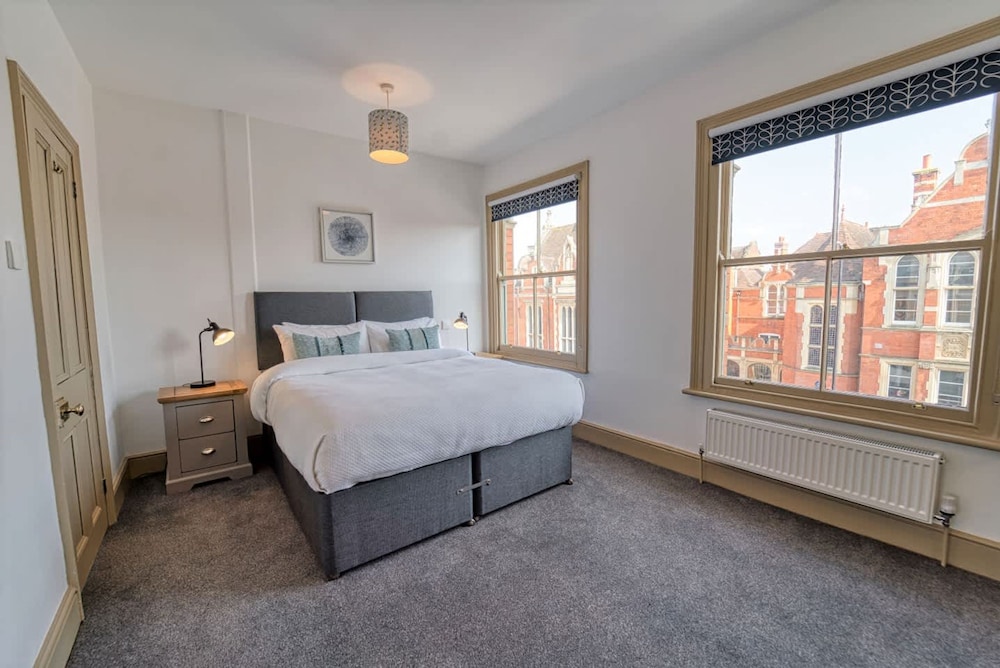 Host Stay Upper Tything Apartment