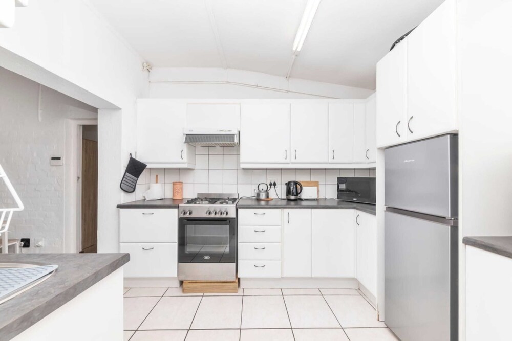Peaceful 1BD Flat w/ Private Gardenrondebosch