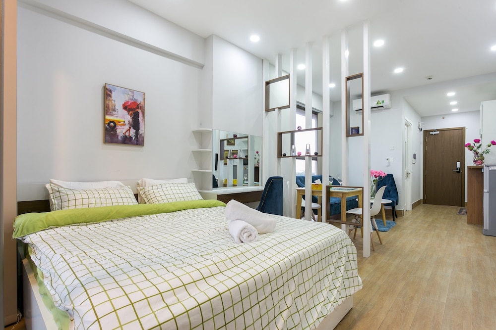 Jennifer House - Millenium Apartment