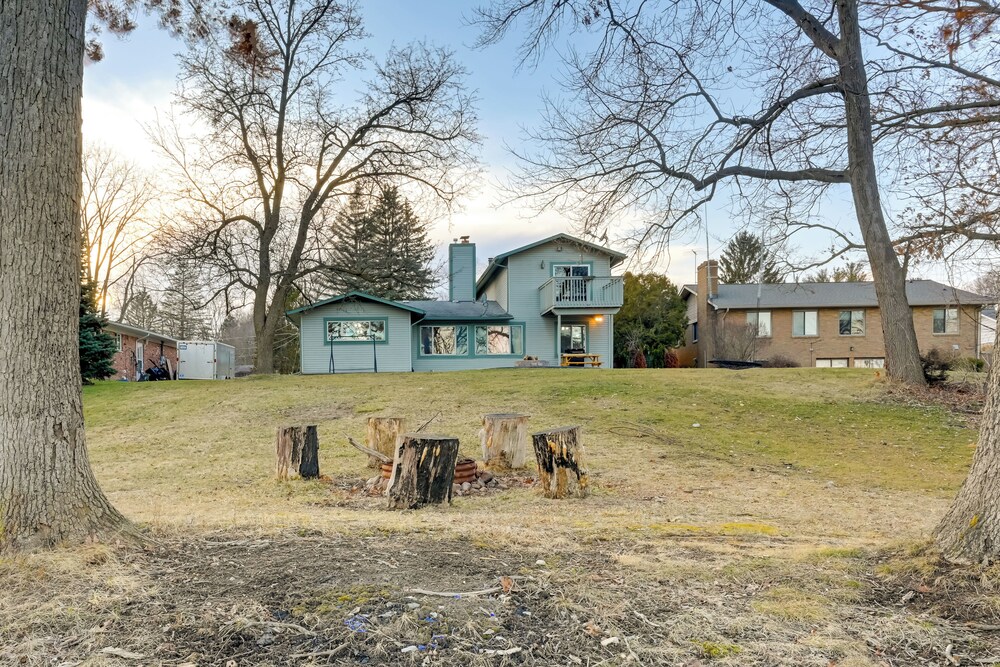 Lakefront Hartland Cottage w/ Patio & Fire Pits! view 4