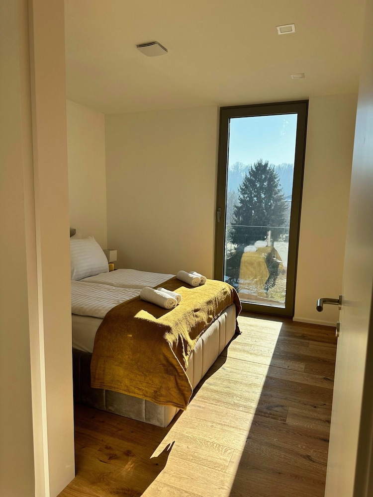 Garden Residence - Premium Castle View Apartment