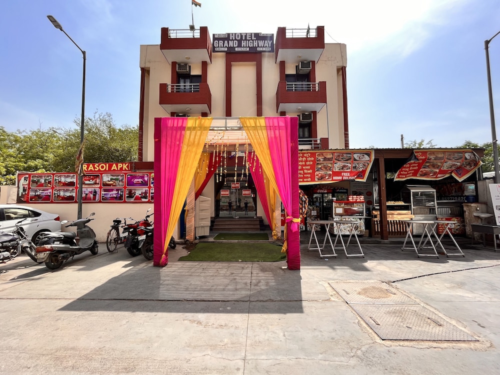 Faridabad Vacations - HOTEL GRAND HIGHWAY - Property Image 1