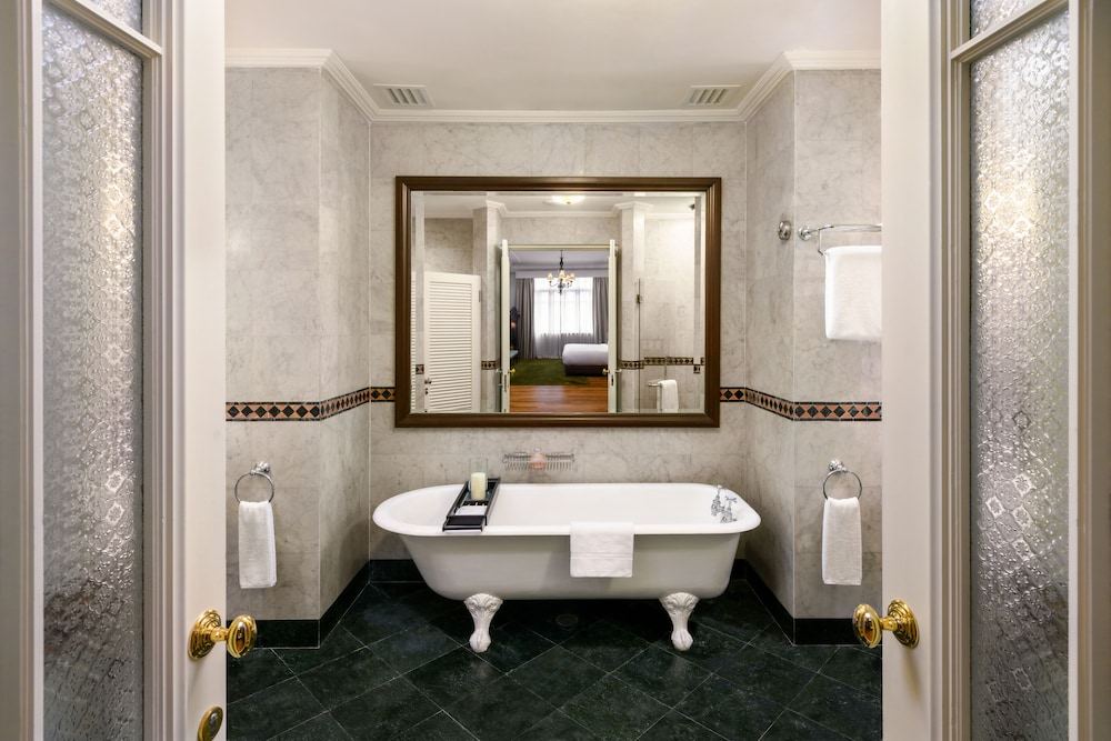 Eastern & Oriental Hotel 50