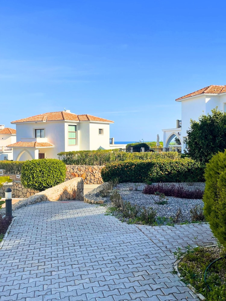 Family-friendly Apartment Just Steps Away From the Sea
