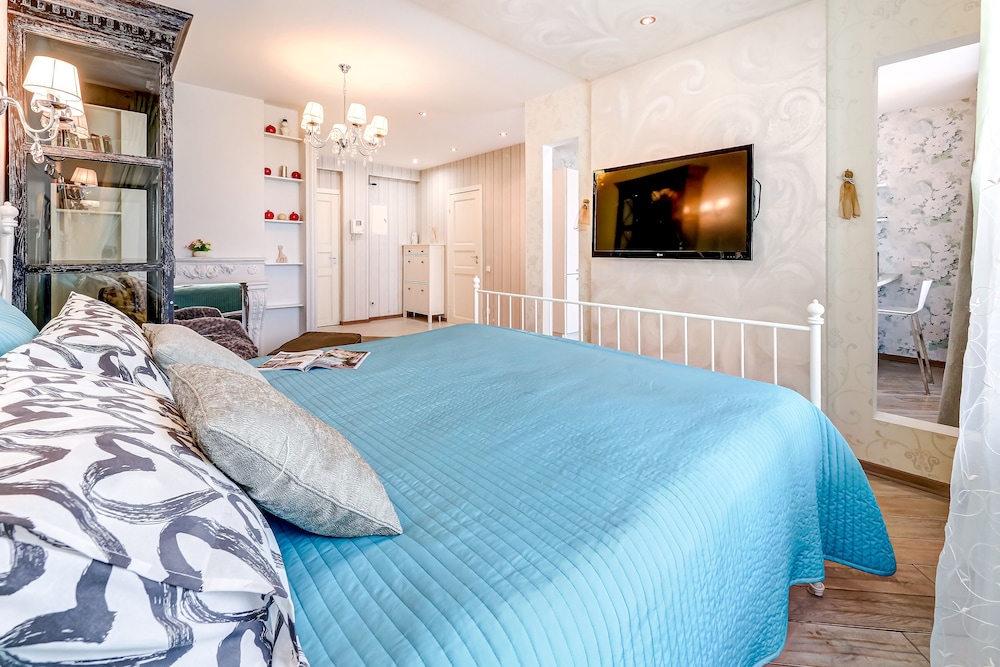 Stylish apartment with panoramic view view 5
