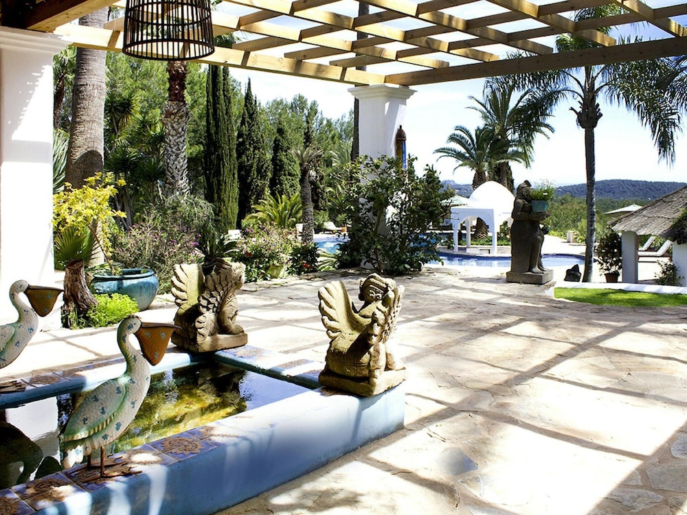 Holiday Home With Alfresco Dinning