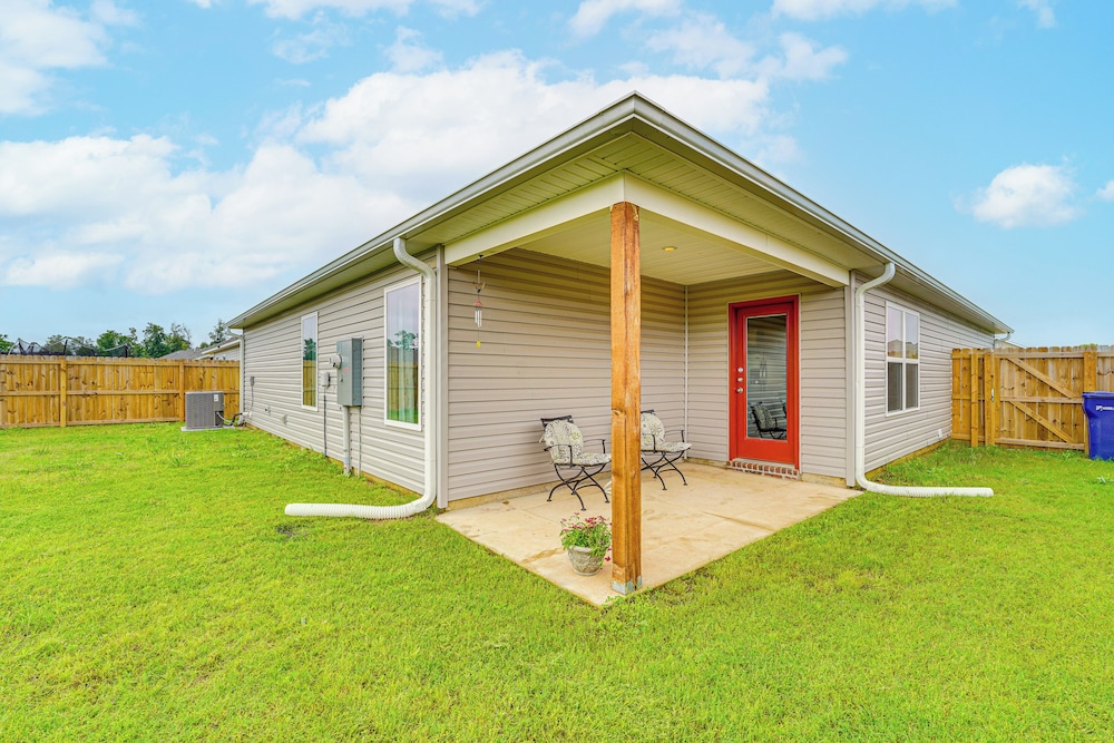 2 Mi to Dtwn: Siloam Springs Home w/ Fire Pit