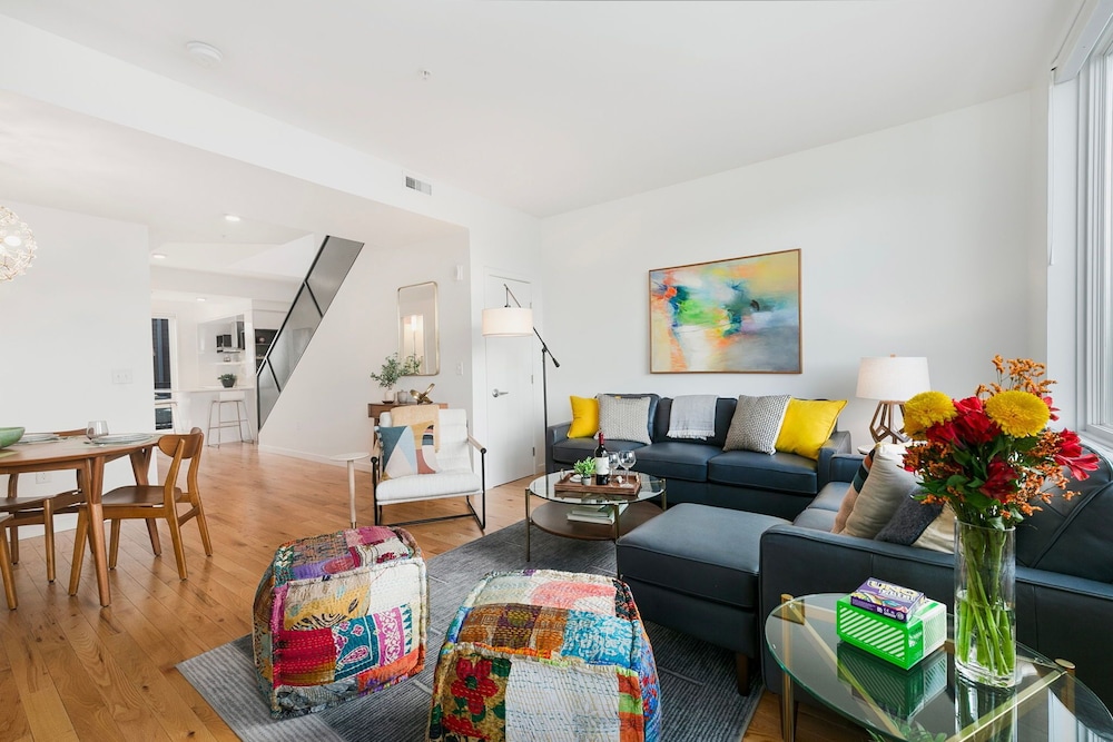 The Overlook - Luxe Old Town Condo w/ King Suite