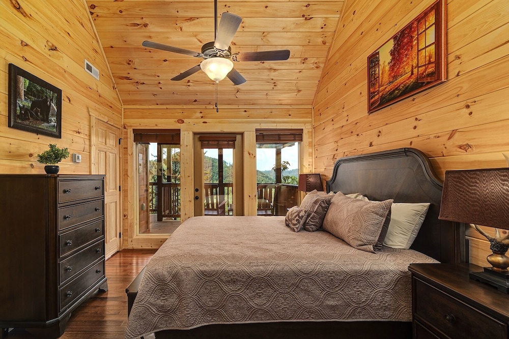 Big Bear Retreat - 4 Bedrooms, 4.5 Baths, Sleeps 12 4 Cabin by RedAwning view 5