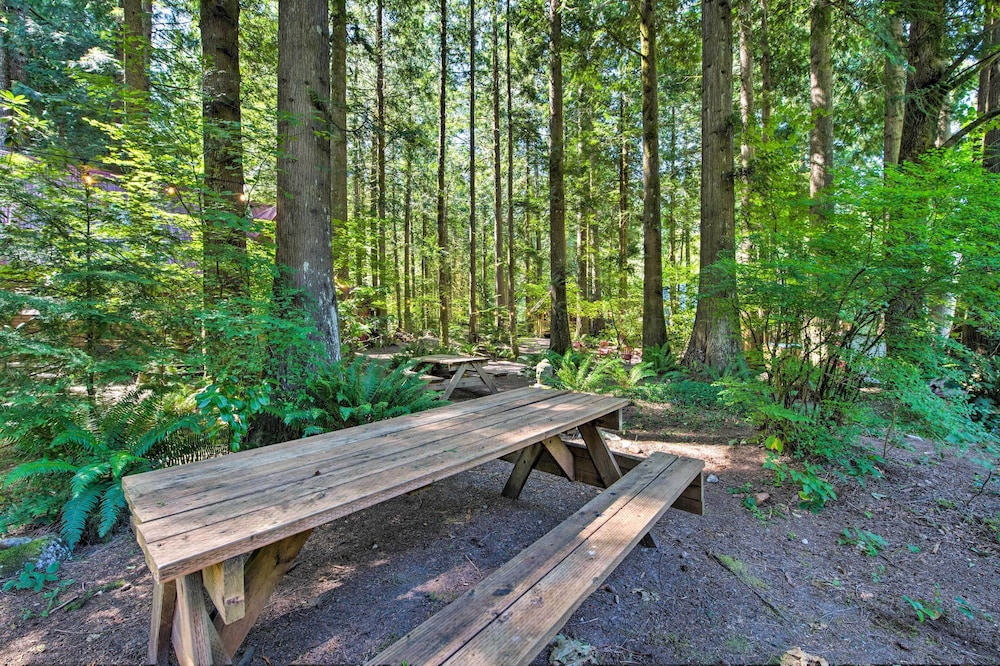 Three Enchanting Riverfront Cabins: Hot Tub Access