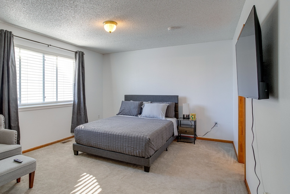 Patio, Grill, Yard: Pet-friendly Denver Home!