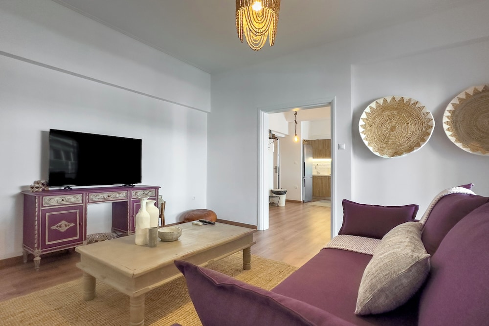 Phaedrus Living: Kallithea Heights Residence