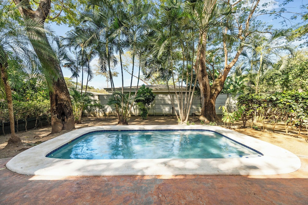 2-Bedroom House with Pool