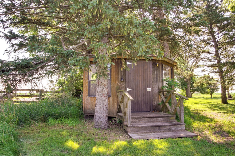 Pioneer-era Retreat in Sanborn w/ Museum Access
