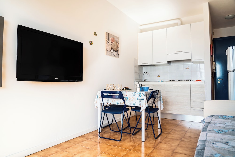 Great Apartment With Sunny Terrace in Bibione