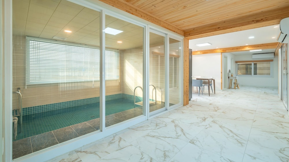 Gyeongju Poseokjeong Hanok Pool Villa, Gyeongju - 23