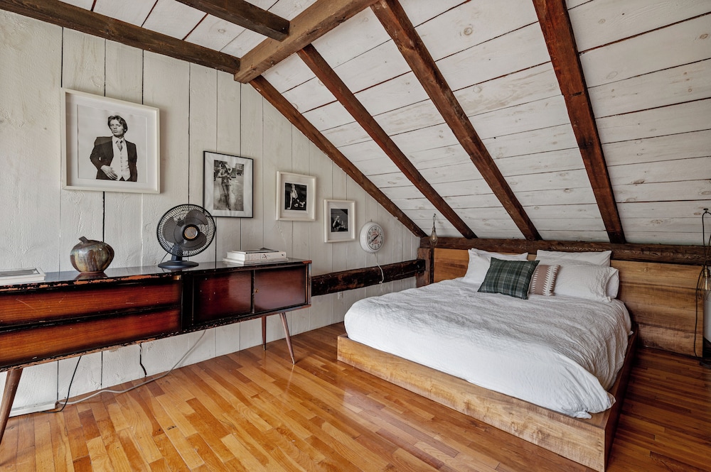 Renovated Grand Woodstock Barn