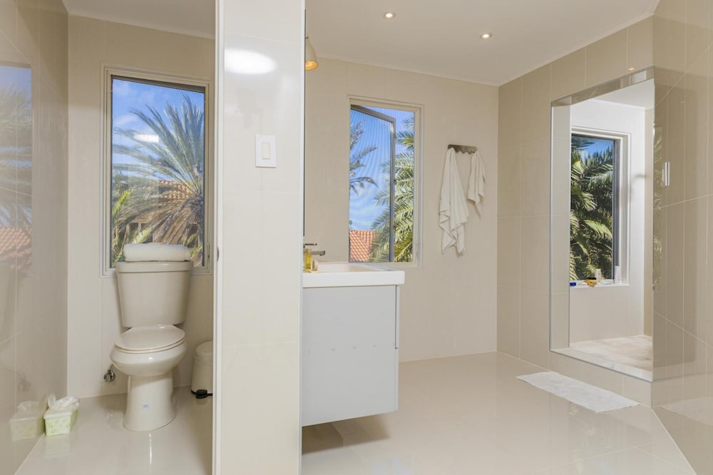 Brand NEW 4BR 5BA Villa w Privatepool Seaviews