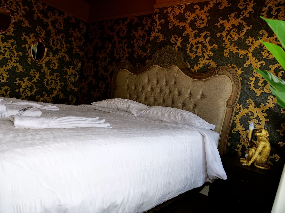 Rotherham Vacations - Sexy Luxurious Versace Apartment Near Sheffield - Property Image 18