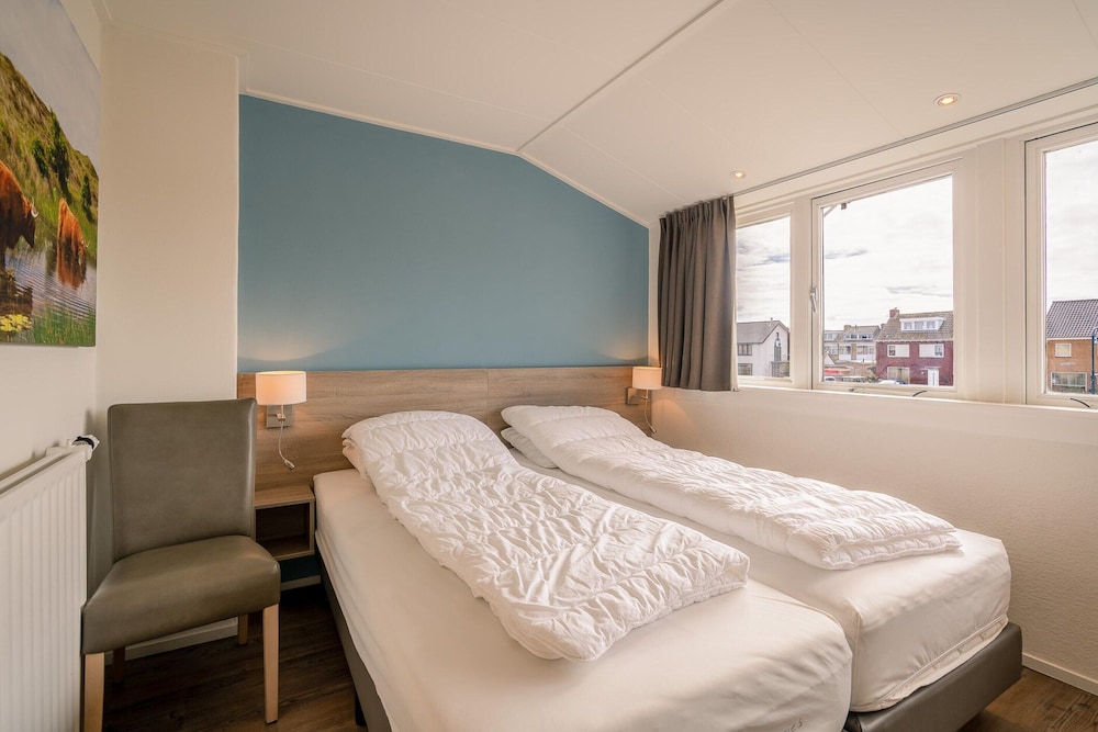 Modernly Furnished Holiday Home for 5 People in De Koog