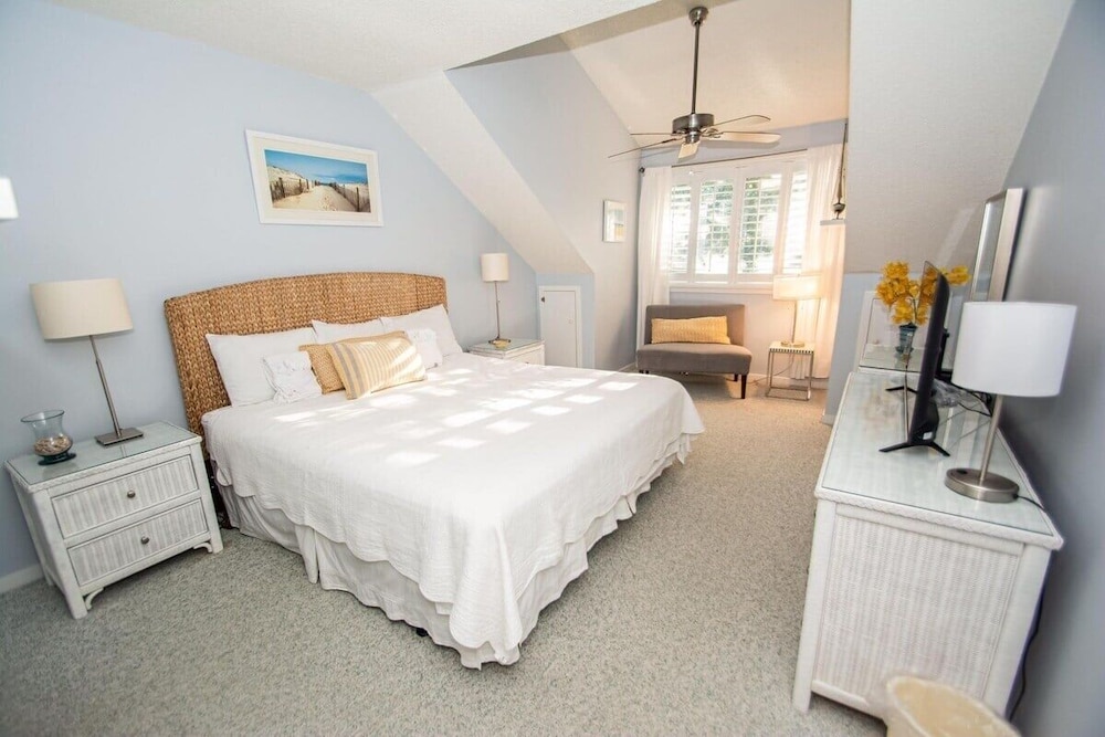 West Hyde Park 2e 2 Bedroom Condo