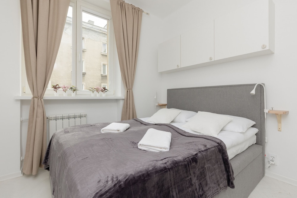Centre Apartment Sniadeckich by Renters view 2