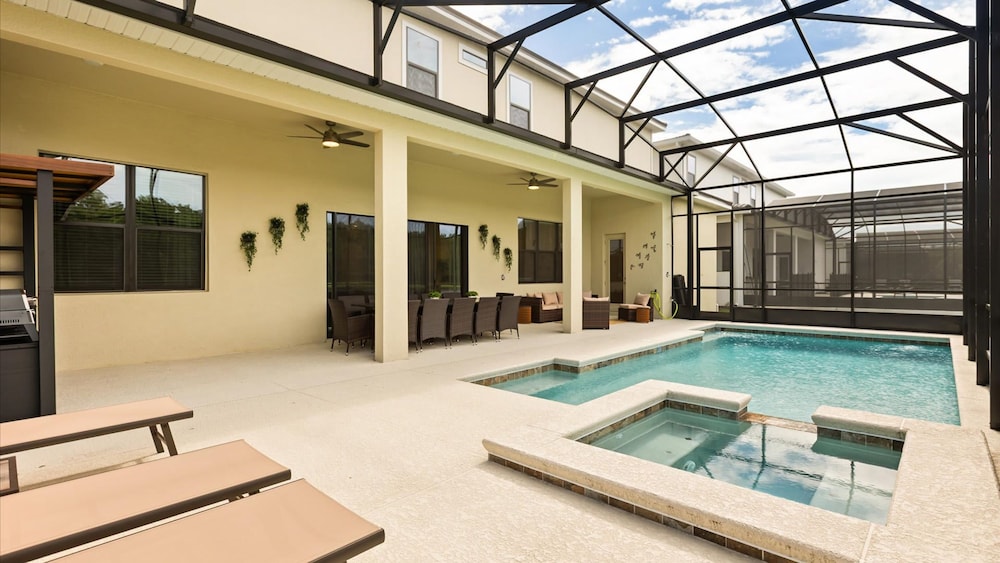 Lakeside Villa With Pool BBQ Cinema Games Room