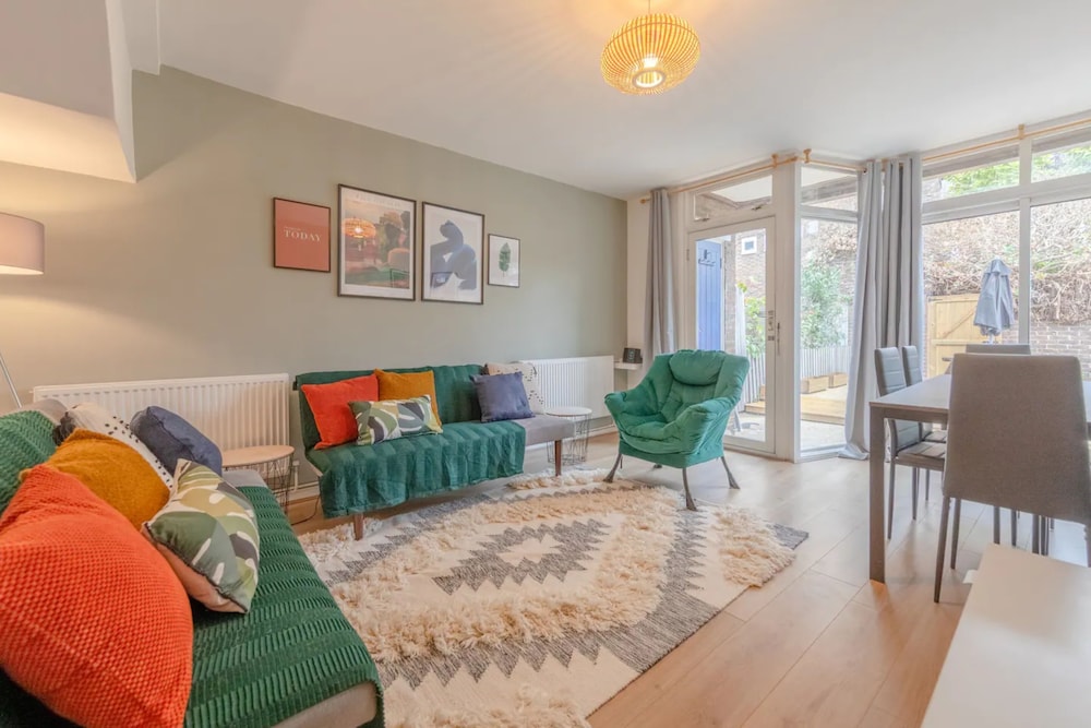 Central 3 Bedroom House With Garden
