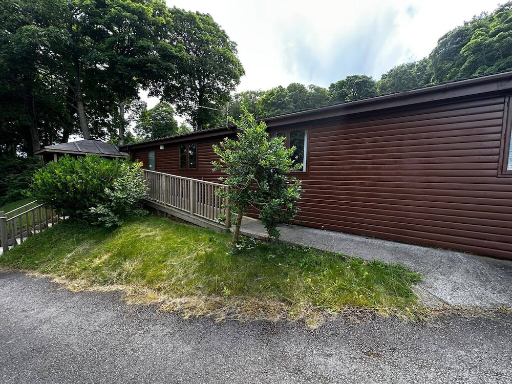 Serene Watermouth Cabin Retreat With Hot Tub & Stunning Coastal Views