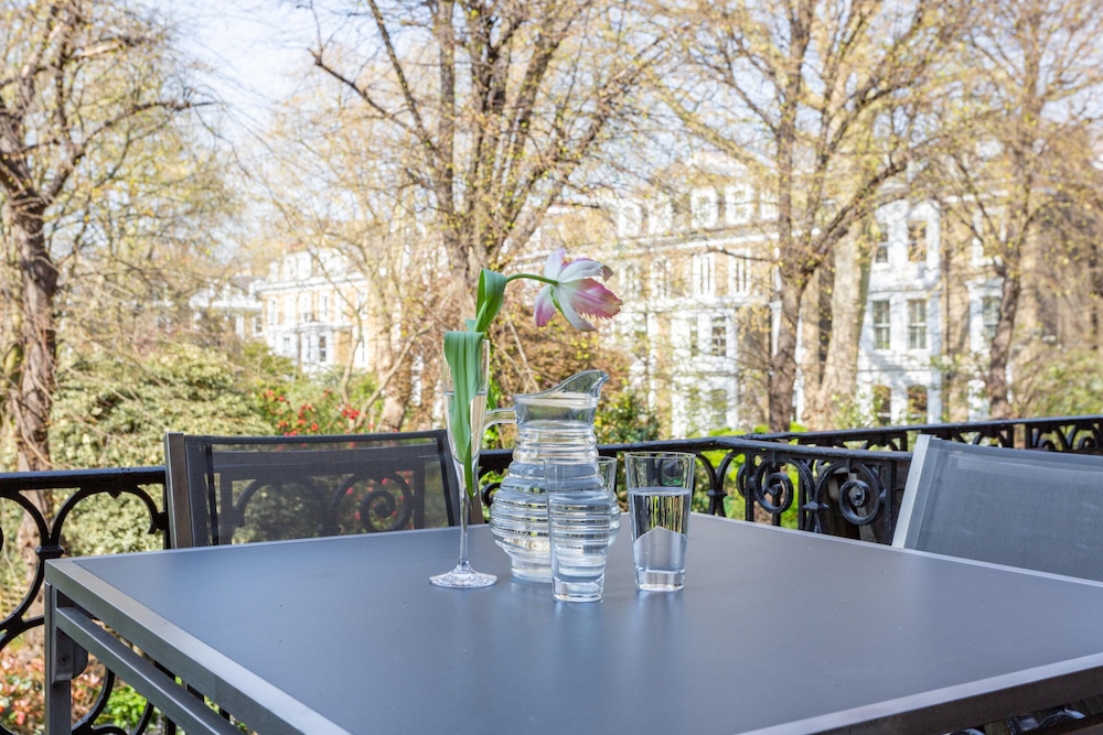 Gledhow Gardens Viii by Onefinestay