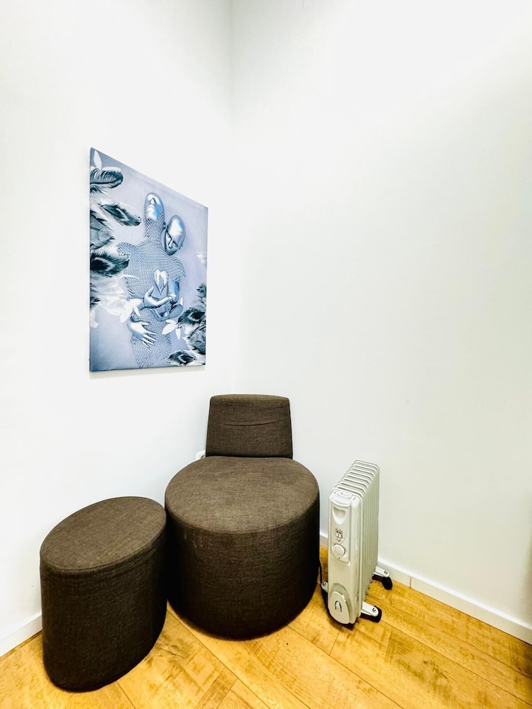 9BR Apt for 18P Walk to Augarten