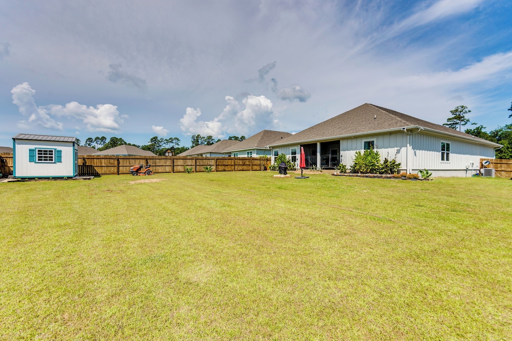 Pet-friendly Pensacola Home w/ Fenced Backyard