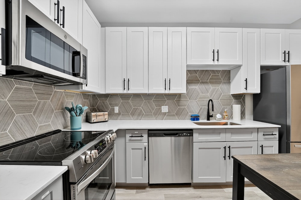 Chic 1br At Westgate Pool, Gym & Stadium Fun 1 Bedroom Apts