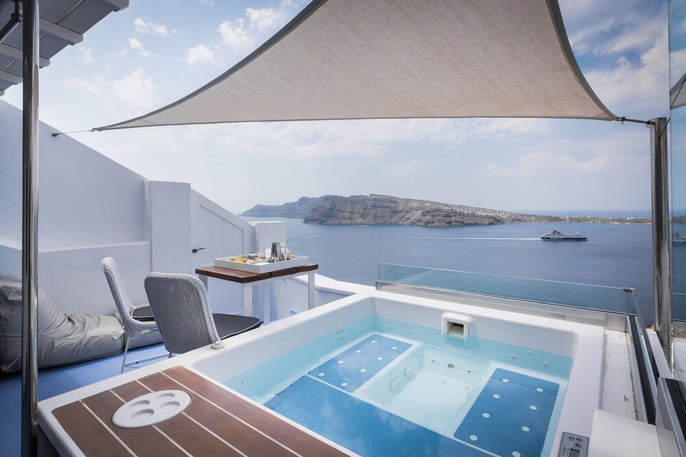 Hyperion Oia Suites