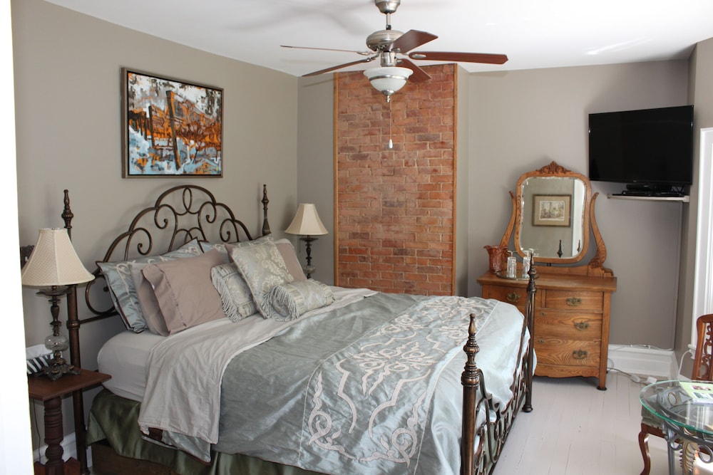 Green Oaks Bed and Breakfast
