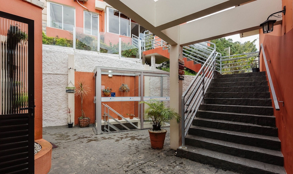 JOFs Apartamentos c Piscina e Vista Mar